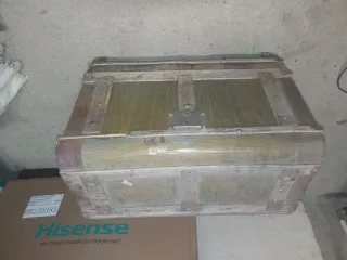 Baúl antiguo madera y metal