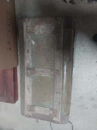 Baúl antiguo madera y metal