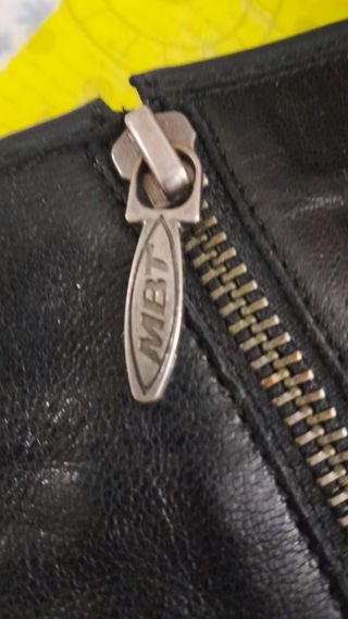 Botas negras con cordones