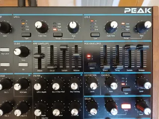 Sintetizador Novation Peak come nuovo