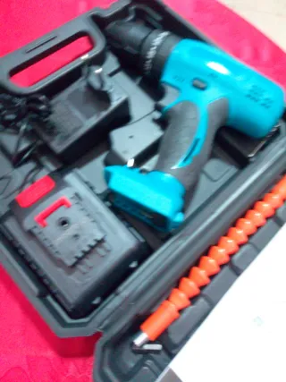 Atornillador a batería con maletín