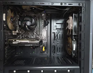 Pc gabinete Gigabite listo para usar