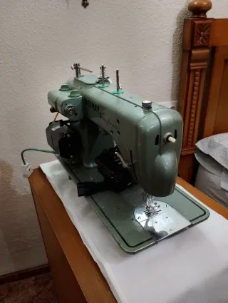 Máquina de coser Refrey Transforma