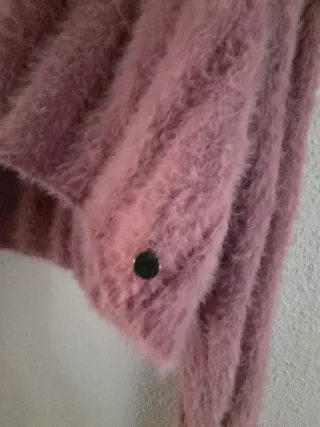 Cárdigan rosa Pull&Bear. Jersey con botones.