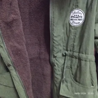 Abrigo verde mujer con capucha