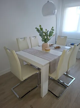 Mesa y 4 Sillas Comedor Beige/Blanco