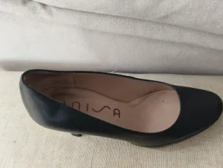 Zapatos de salón negros Unisa