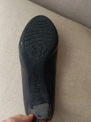 Zapatos de salón negros Unisa