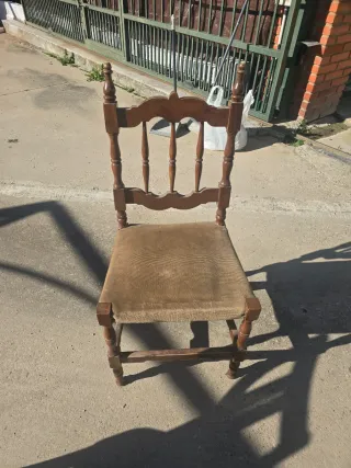Sillas de madera tapizadas 6 iguales Precio unidad