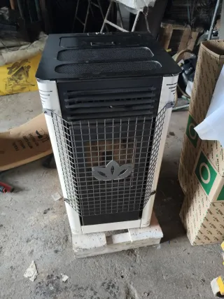 Estufa de pellets marca ferlux modelo flora 8kw