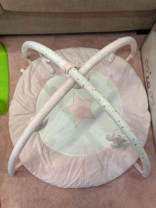 Gimnasio para bebé rosa con estrellas