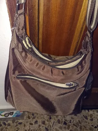 Bolso práctico marrón y beige