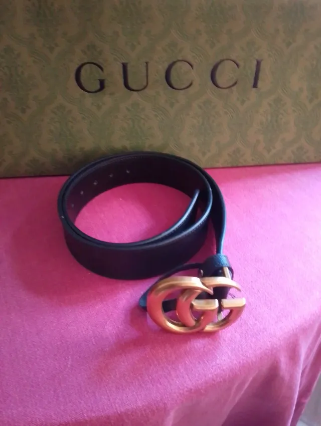 Cinturón Gucci Piel Negro Hebilla GG Dorada 99cm