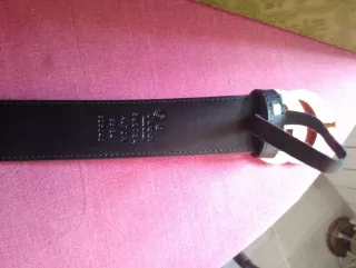 Cinturón Gucci Piel Negro Hebilla GG Dorada 99cm