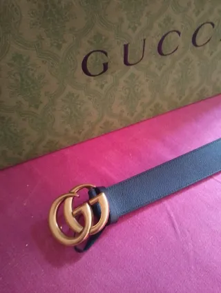 Cinturón Gucci Piel Negro Hebilla GG Dorada 99cm