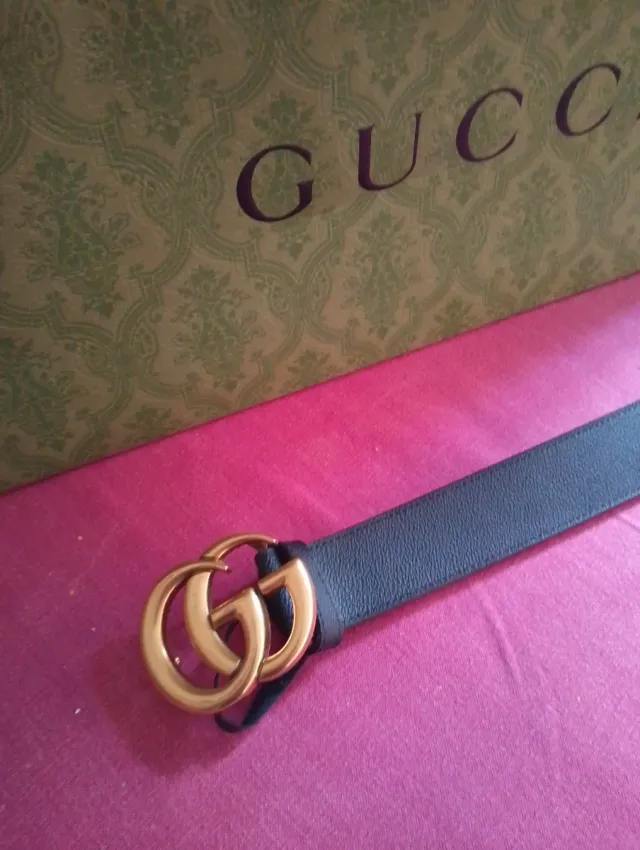 Cinturón Gucci Piel Negro Hebilla GG Dorada 99cm