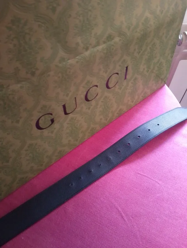 Cinturón Gucci Piel Negro Hebilla GG Dorada 99cm