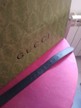 Cinturón Gucci Piel Negro Hebilla GG Dorada 99cm