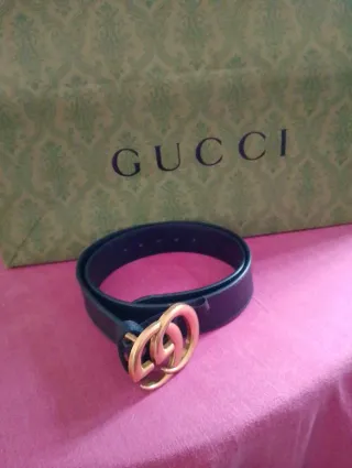 Cinturón Gucci Piel Negro Hebilla GG Dorada 99cm