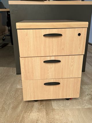 Mueble de oficina madera autentica no es