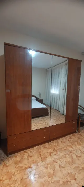 Armario vintage madera y cristal