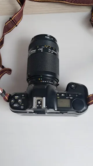 Cámara Reflex Nikon F-601 M