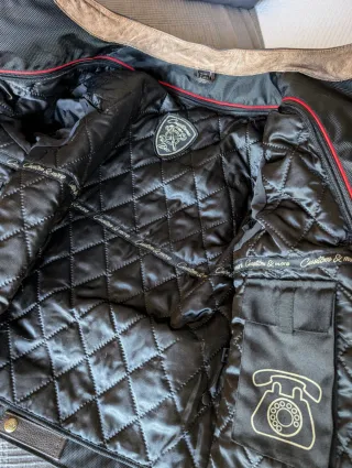 Chaqueta de moto de cuero con protecciones