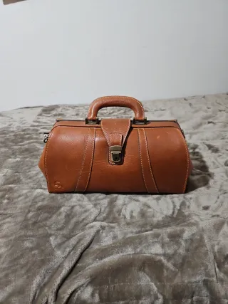 Maletín CA Abadias cuero con llave