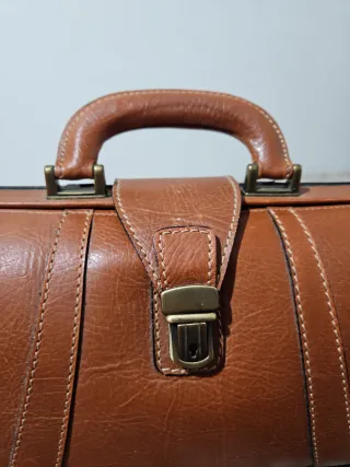 Maletín CA Abadias cuero con llave