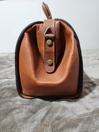 Maletín CA Abadias cuero con llave