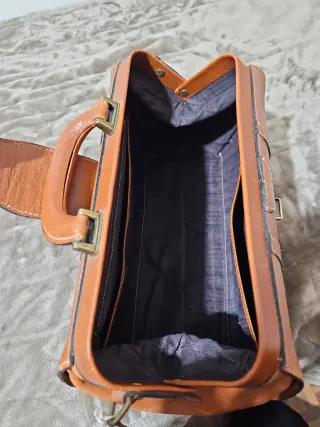 Maletín CA Abadias cuero con llave