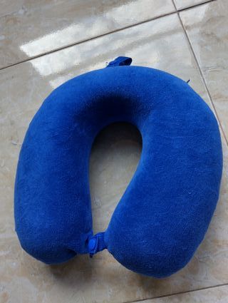 Almohada de viaje azul para cuello