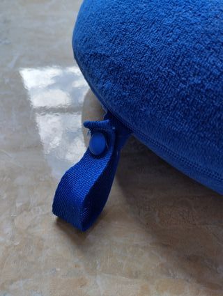 Almohada de viaje azul para cuello