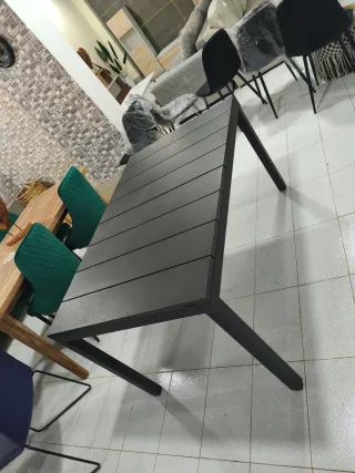 Mesa de comedor negra madera y metal
