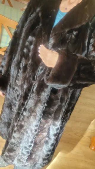 Abrigo de visón sintético marrón