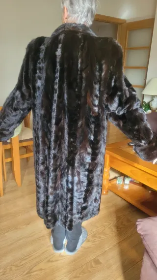 Abrigo de visón sintético marrón