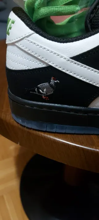 Nike SB Dunk Low Staple Panda Pigeon