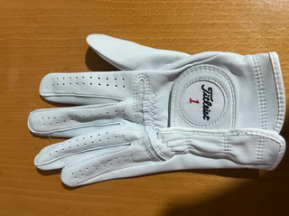 Guantes de Golf Titleist y FJ