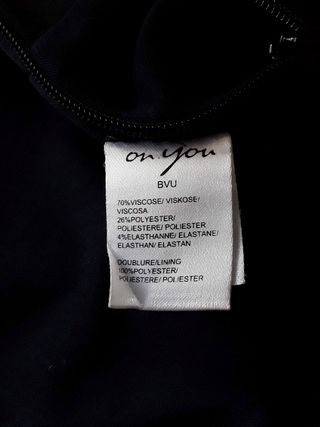 Top bicolor asimétrico. On You. Talla XS