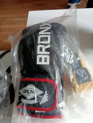 Guantes Boxeo BRONX 12 oz + Vendas