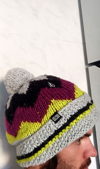 Gorro de lana Volcom multicolor con pompón