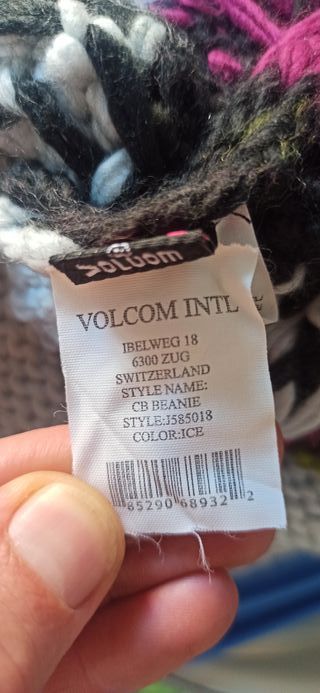 Gorro de lana Volcom multicolor con pompón