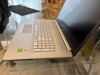 HP Laptop 17-by3001ns Plata