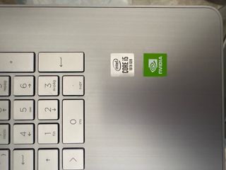 HP Laptop 17-by3001ns Plata