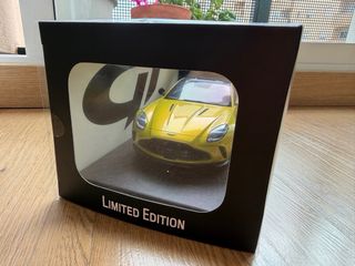 Aston Martin Vantage 2024 1:18 GT Spirit Amarillo