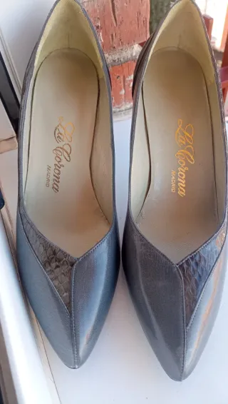 Zapatos de piel grises