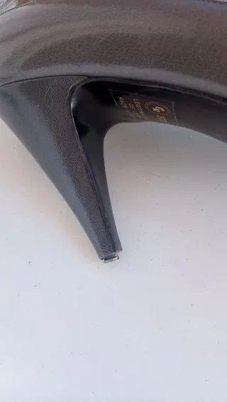 Zapatos de piel grises