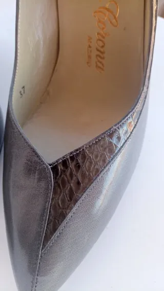 Zapatos de piel grises