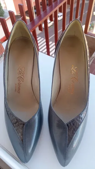 Zapatos de piel grises