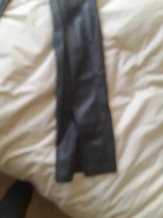 Pantalón de cuero negro a estrenar